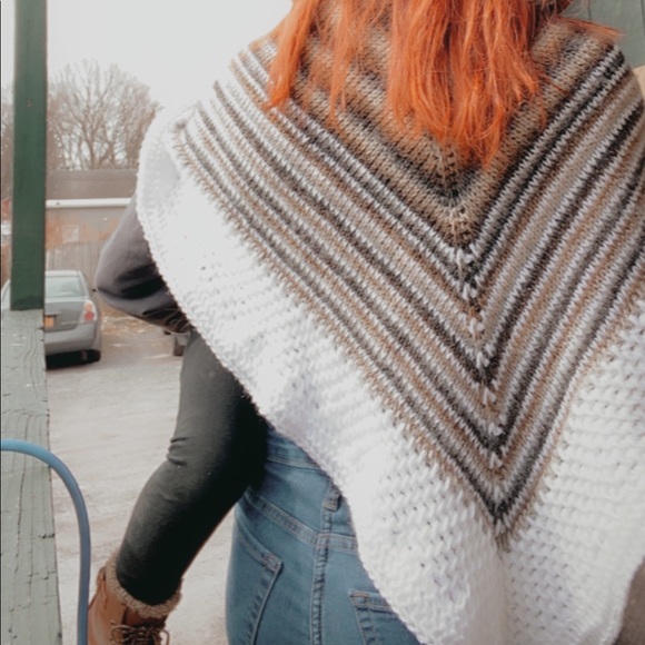 Triangle scarf - Picture 5 of 5